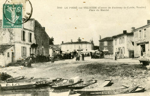 Le Poiré-sur-Velluire - Place du Marché. Marais poitevin