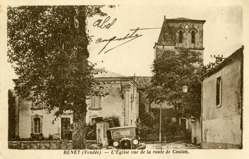 Benet - L'Eglise vue de la route de Coulon . Marais poitevin