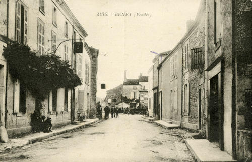 Benet - La Grande Rue. Marais poitevin