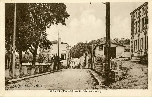 Benet - Entrée du bourg. Marais poitevin