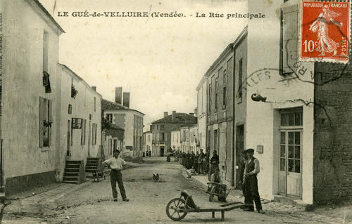 Le Gué-de-Velluire - La Rue principale. Marais poitevin