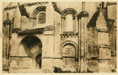 Benet - Façade romane de l'Eglise. Marais poitevin