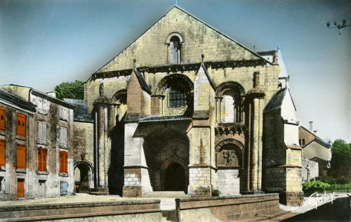 Benet - L'Eglise romane (XIIe siècle). Marais poitevin