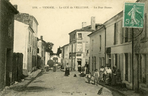 Le Gué-de-Velluire - La Rue Basse. Marais poitevin