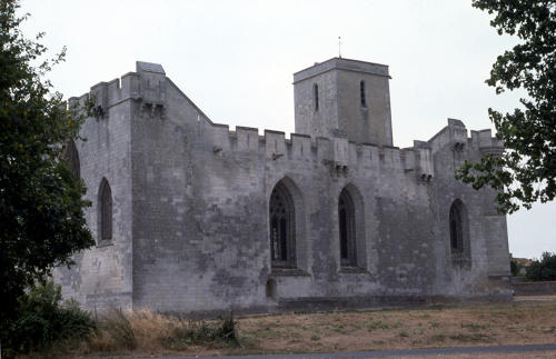 Esnandes - L'église fortifiée. Marais poitevin