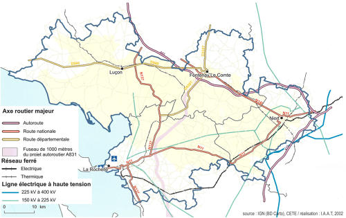 Axe routier majeur, réseau ferré, ligne électrique à haute tension dans le Marais poitevin