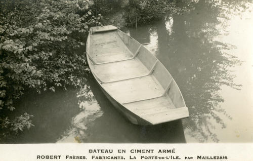 Saint-Pierre-le-Vieux - La Porte-de-l'Ile, bateau en ciment armé. Robert frères, fabricant