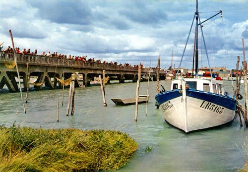 La Faute-sur-Mer - Le pont et les pêcheurs
