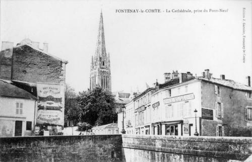 Fontenay-le-Comte - La Cathédrale, prise du Pont-Neuf