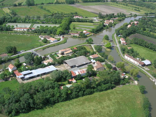 Vue aérienne des Ecluses de Bazoin - Commune de Damvix