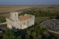 10092 Vue aérienne de l'Église Saint-Martin à Esnandes 