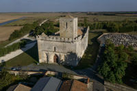 10093 Vue aérienne de l'Église Saint-Martin à Esnandes 