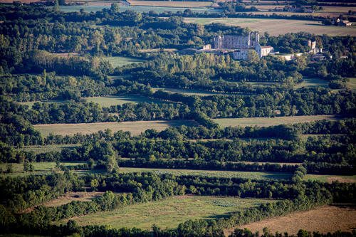 Vue aérienne du Marais mouillé et de l'Abbaye de Maillezais