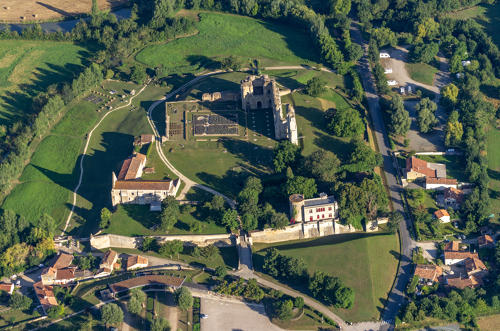 Vue aérienne de l'Abbaye de Maillezais