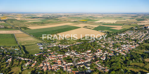 Le bourg de Chaillé-les-Marais - Vue aérienne