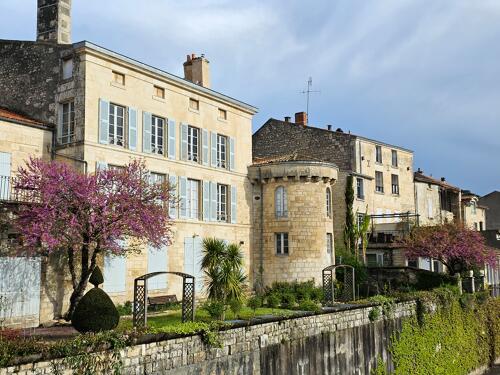 Fontenay-le-Comte (85) - La Maison dite Chevolleau, le long ce la Vendée