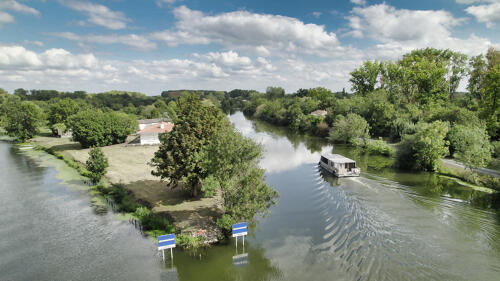 Expédition fluviale dans le Marais poitevin